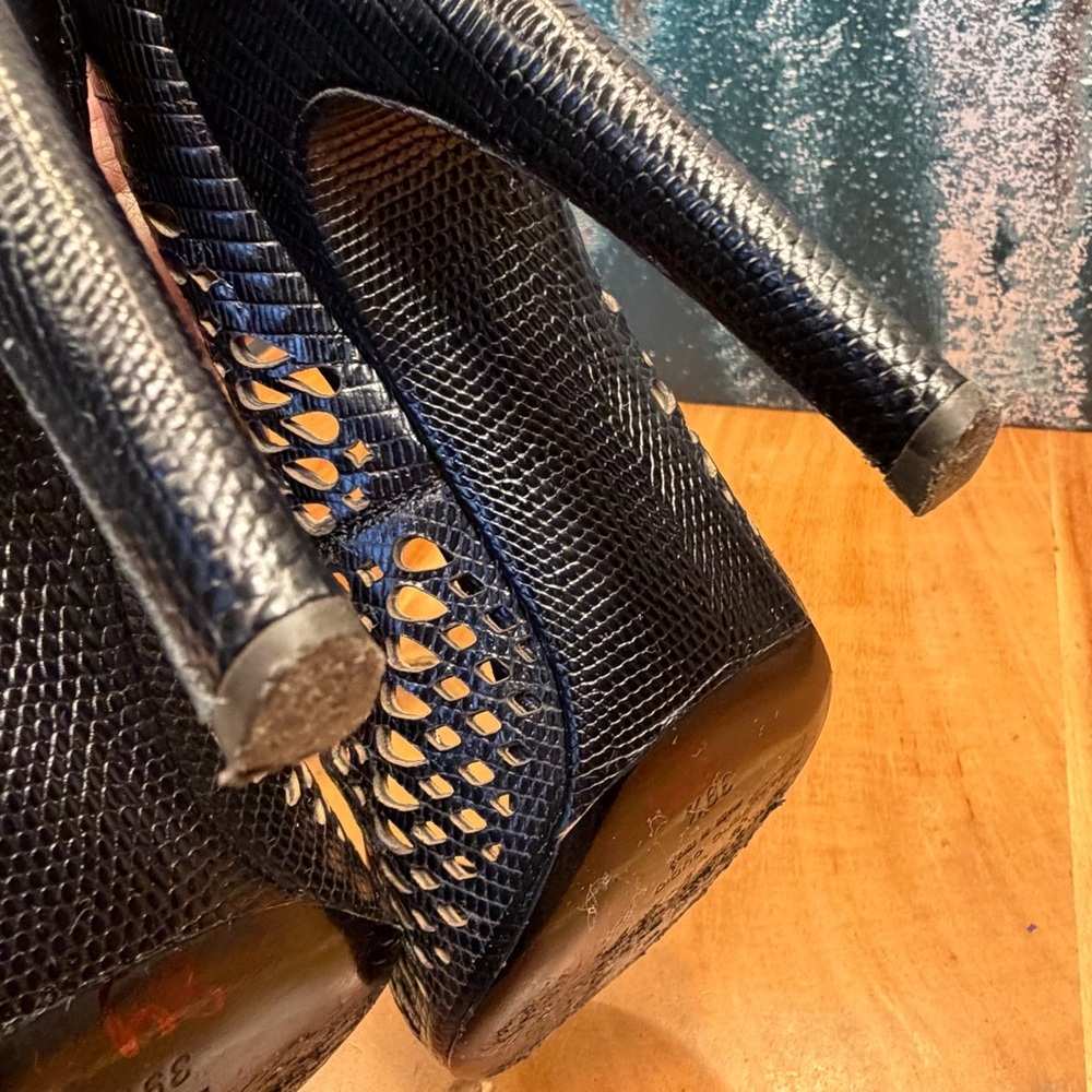Proenza Schouler Archival 2011 Perforated Black Leather Lizard Print Pumps - Picture 11 of 14